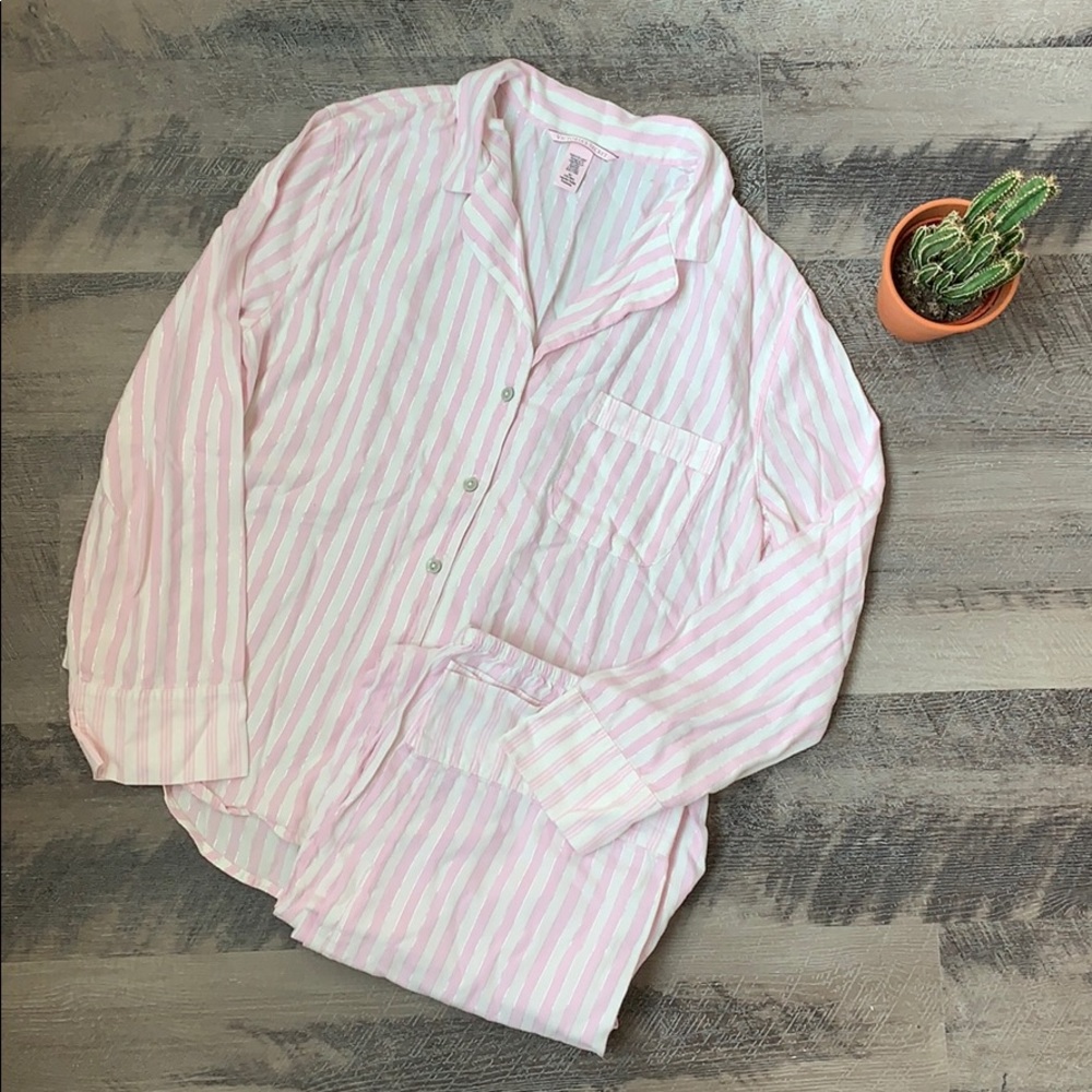 😴Pink & White VS Signature Pinstripe Pajama Set